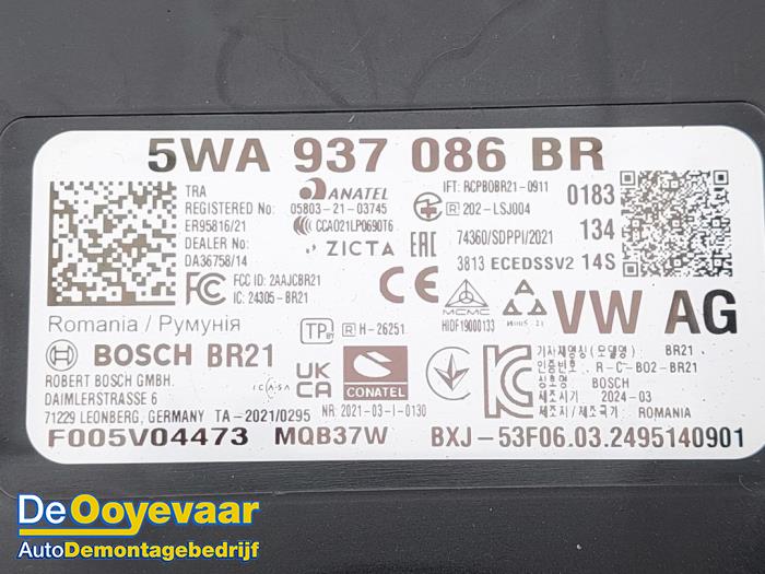 Body control computer from a Volkswagen Caddy Cargo V (SBA/SBH) 2.0 TDI BlueMotionTechnology 2024