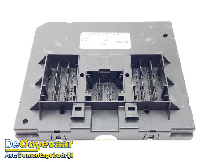 Body control computer from a Volkswagen Caddy Cargo V (SBA/SBH) 2.0 TDI BlueMotionTechnology 2024