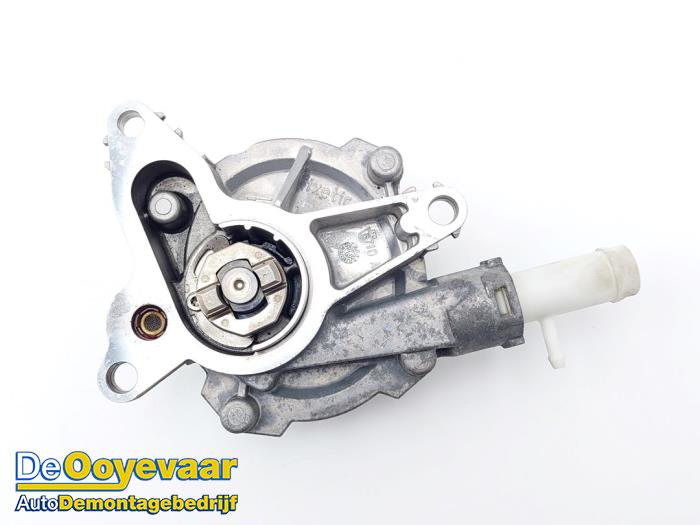 Usagé Pompe à vide (diesel) Renault Master III (EV/HV/UV/VA/VB/VD/VF/VG/VJ) 2.3 dCi 145 16V FWD Prix € 45,00 Règlement à la marge proposé par Autodemontagebedrijf De Ooyevaar