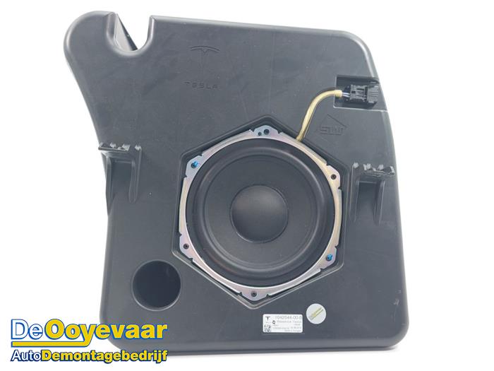Używane Subwoofer Tesla Model S 75D Cena € 149,99 Procedura marży oferowane przez Autodemontagebedrijf De Ooyevaar
