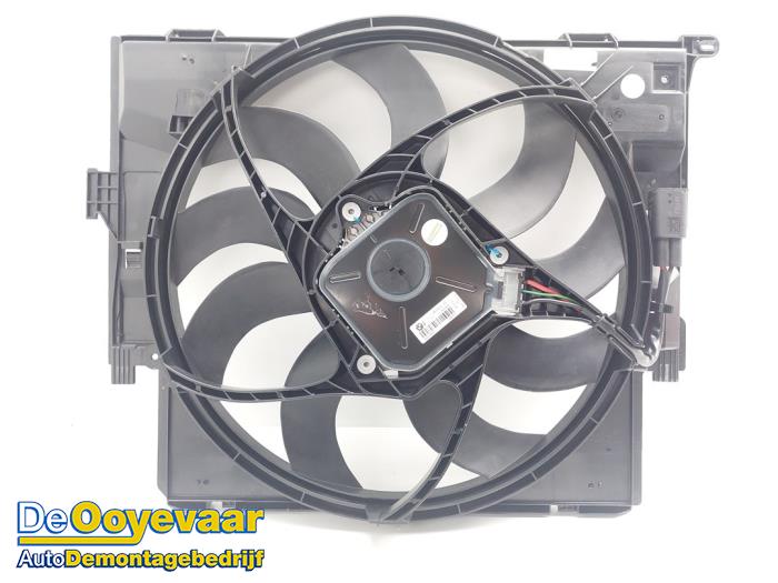 Używane Wentylator BMW 3 serie Touring (F31) 320d 2.0 16V EfficientDynamicsEdition Cena € 49,99 Procedura marży oferowane przez Autodemontagebedrijf De Ooyevaar