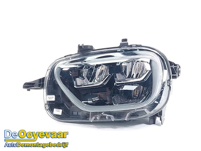 Używane Reflektor lewy Citroen C3 (SX/SW) 1.2 Vti 12V PureTech Cena € 349,99 Procedura marży oferowane przez Autodemontagebedrijf De Ooyevaar