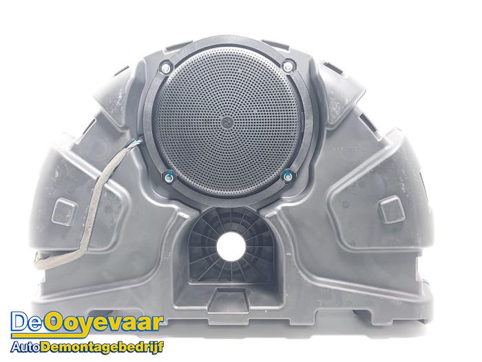 Używane Subwoofer Ford Fiesta 7 1.0 EcoBoost 12V 100 Cena € 39,99 Procedura marży oferowane przez Autodemontagebedrijf De Ooyevaar