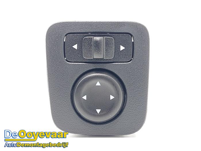 Usados Interruptor de retrovisor Dacia Spring Cargo 65 Precio € 25,00 Norma de margen ofrecido por Autodemontagebedrijf De Ooyevaar