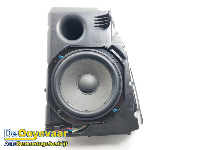 Używane Subwoofer Tesla Model 3 Long Range, Performance AWD Cena € 125,00 Procedura marży oferowane przez Autodemontagebedrijf De Ooyevaar