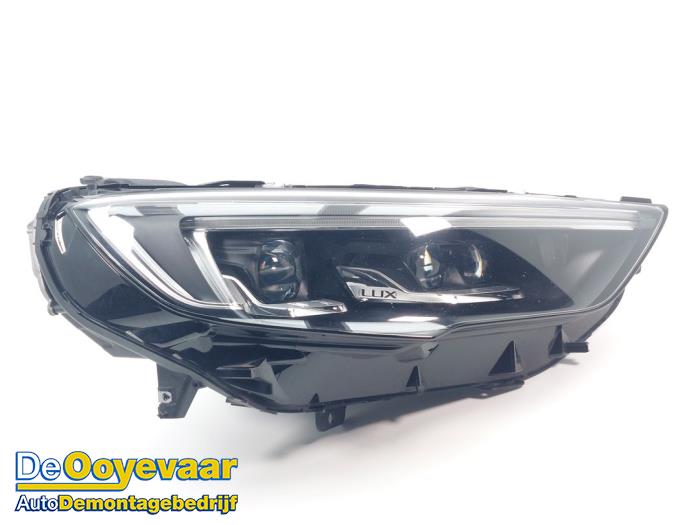 Używane Reflektor prawy Opel Insignia Sports Tourer 1.5 Turbo 16V 165 Cena € 1.199,99 Procedura marży oferowane przez Autodemontagebedrijf De Ooyevaar