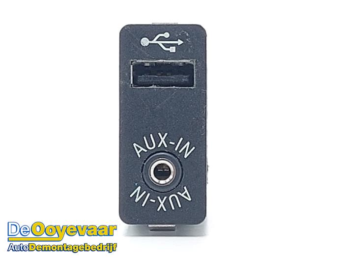 AUX in-socket connector
