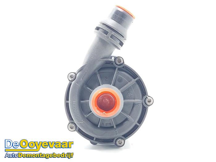 Begagnade Extra vattenpump BMW i3 (I01) i3 Range Extender Pris € 99,99 Marginaltabell erbjuds av Autodemontagebedrijf De Ooyevaar