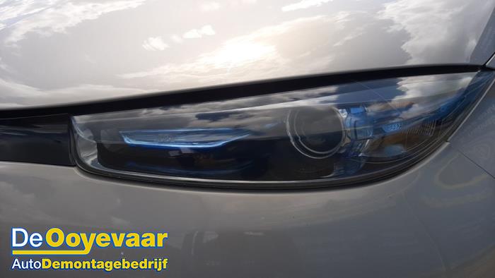 Używane Reflektor lewy Renault Zoé (AG) 46kW Cena € 299,99 Procedura marży oferowane przez Autodemontagebedrijf De Ooyevaar