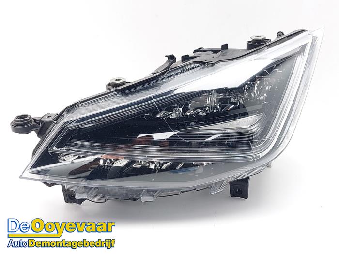 Używane Reflektor lewy Seat Arona (KJX) 1.0 TSI 12V Cena € 799,99 Procedura marży oferowane przez Autodemontagebedrijf De Ooyevaar