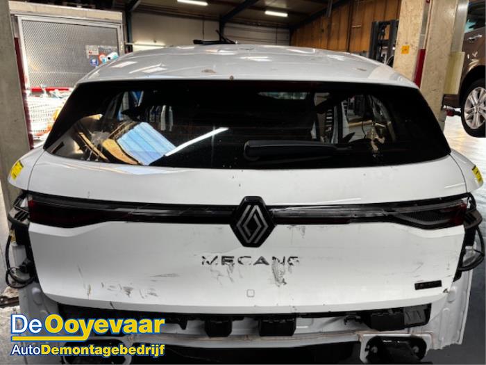 Używane Tylna klapa Renault Megane E-Tech (RCB) 40 kWh Cena € 349,99 Procedura marży oferowane przez Autodemontagebedrijf De Ooyevaar