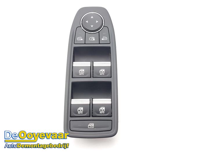 Usados Interruptor de ventanilla eléctrica Renault Megane E-Tech (RCB) 40 kWh Precio € 75,00 Norma de margen ofrecido por Autodemontagebedrijf De Ooyevaar