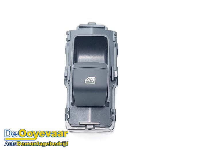 Usados Interruptor de ventanilla eléctrica BYD Atto 3 60 kWh Precio € 19,99 Norma de margen ofrecido por Autodemontagebedrijf De Ooyevaar