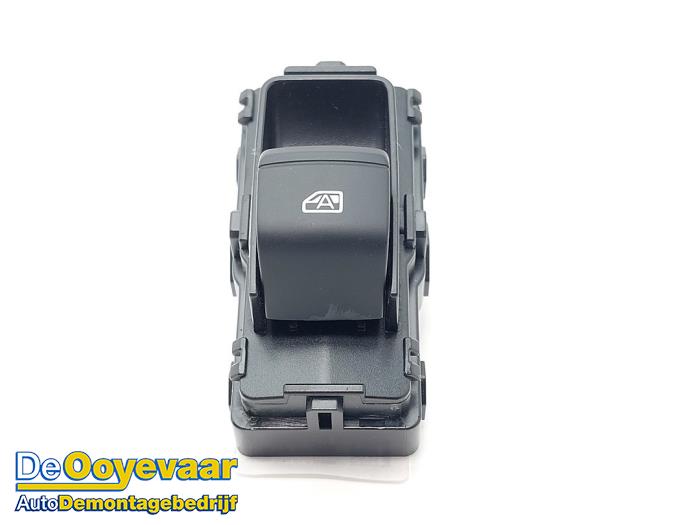 Usados Interruptor de ventanilla eléctrica BYD Atto 3 60 kWh Precio € 19,99 Norma de margen ofrecido por Autodemontagebedrijf De Ooyevaar