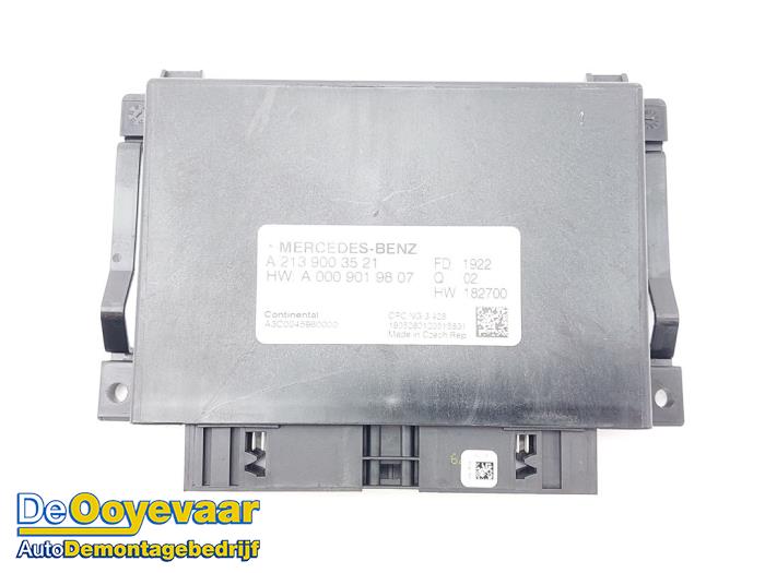 Usagé Module frein à main Mercedes C (W205) C-300 e 2.0 16V 4-Matic Prix € 75,00 Règlement à la marge proposé par Autodemontagebedrijf De Ooyevaar