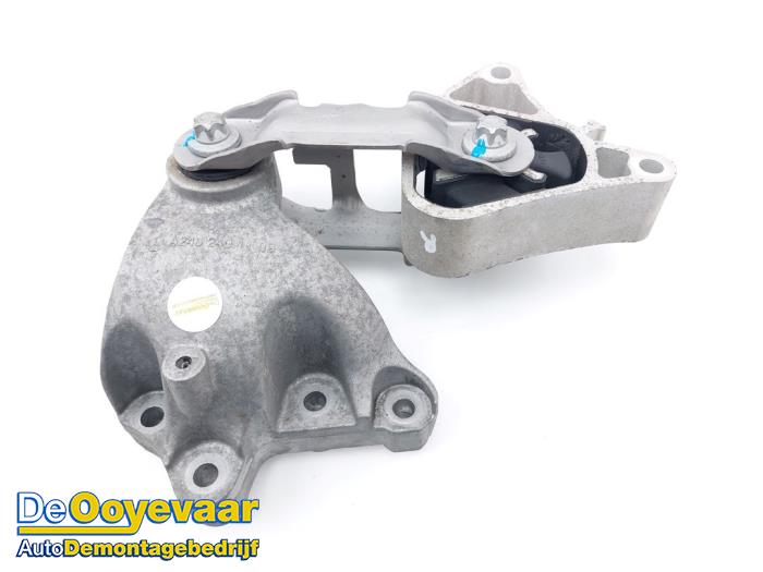 Used Engine mount Mercedes A (W176) 2.2 A-200 CDI, A-200d 16V Price € 9,99 Margin scheme offered by Autodemontagebedrijf De Ooyevaar