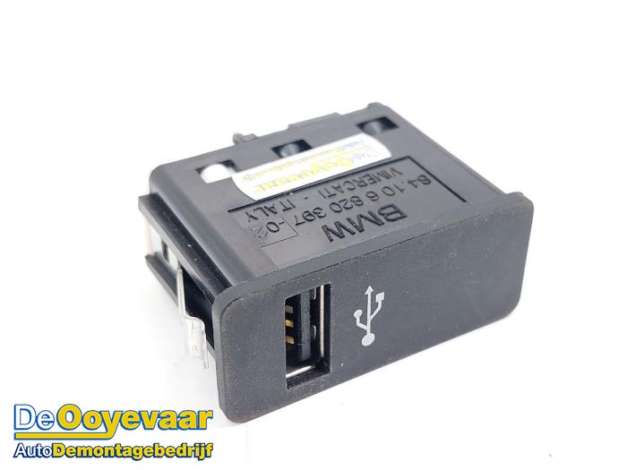 Używane Modul USB BMW 2 serie Active Tourer (F45) 216i 1.5 TwinPower Turbo 12V Cena € 9,99 Procedura marży oferowane przez Autodemontagebedrijf De Ooyevaar