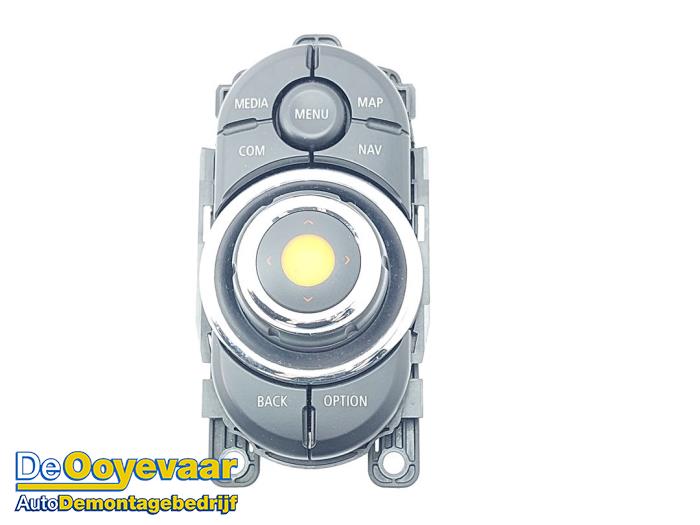 Usados Interruptor MMI Mini Mini (F56) 1.5 12V Cooper Precio € 149,99 Norma de margen ofrecido por Autodemontagebedrijf De Ooyevaar