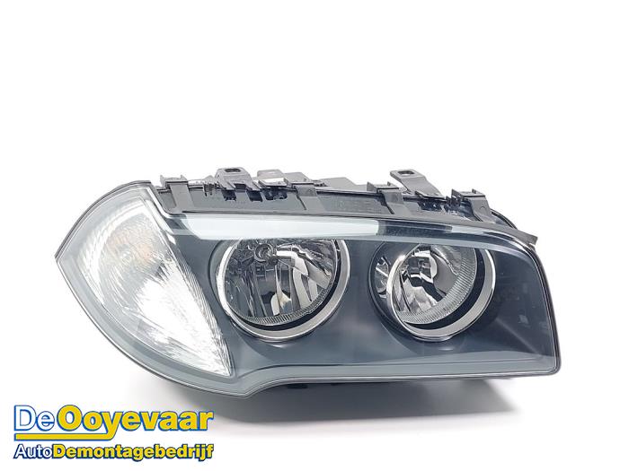 Używane Reflektor prawy BMW X3 (E83) 2.0 16V Cena € 199,99 Procedura marży oferowane przez Autodemontagebedrijf De Ooyevaar