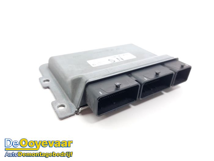 Used Engine management computer Renault Zoé (AG) R135 Price € 299,99 Margin scheme offered by Autodemontagebedrijf De Ooyevaar