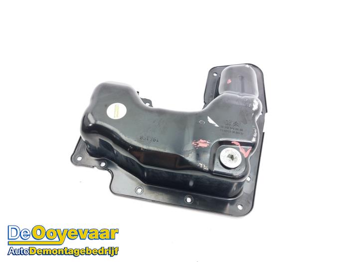 Usagé Couvercle carter Citroen C3 Aircross I (2C/2R) 1.2 e-THP PureTech 110 Prix € 35,00 Règlement à la marge proposé par Autodemontagebedrijf De Ooyevaar
