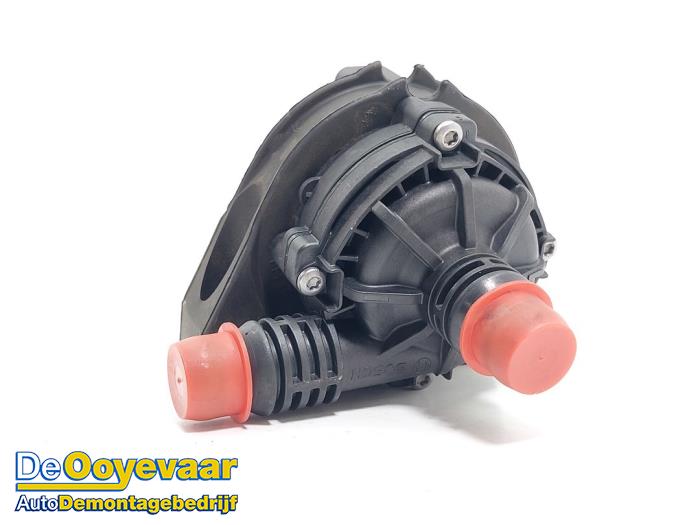 Begagnade Extra vattenpump BMW 2 serie Gran Coupe (F44) 218i 1.5 TwinPower Turbo 12V Pris € 15,00 Marginaltabell erbjuds av Autodemontagebedrijf De Ooyevaar