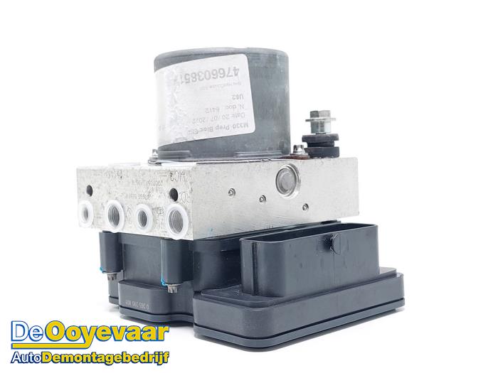 Begagnade ABS-pump Renault Master III (ML) 2.3 dCi 145 16V Pris € 59,99 Marginaltabell erbjuds av Autodemontagebedrijf De Ooyevaar