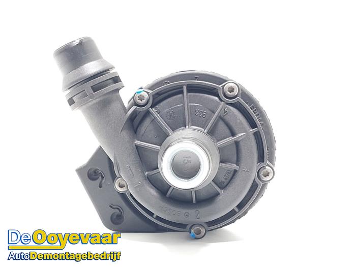 Begagnade Extra vattenpump BMW i3 (I01) i3 120Ah Pris € 45,00 Marginaltabell erbjuds av Autodemontagebedrijf De Ooyevaar