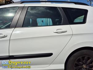 Usados Puerta de 4 puertas izquierda detrás Peugeot 308 SW (4E/H) 1.4 VTI 16V Precio € 95,00 Norma de margen ofrecido por Autodemontagebedrijf De Ooyevaar