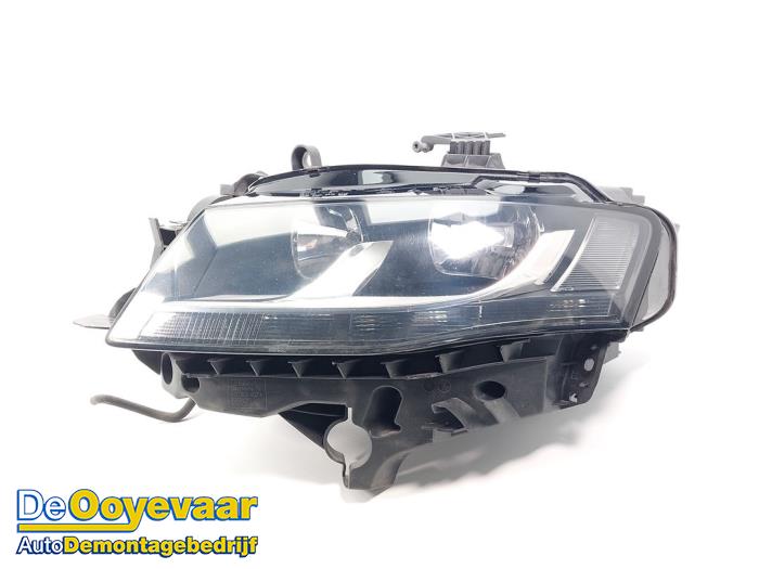 Używane Reflektor lewy Audi A4 Avant (B8) 1.8 TFSI 16V Cena € 149,99 Procedura marży oferowane przez Autodemontagebedrijf De Ooyevaar