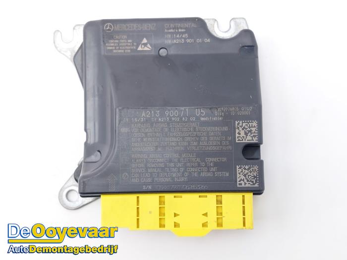 Begagnade Airbagmodul Mercedes E (W213) E-200d 2.0 Turbo 16V Pris € 59,99 Marginaltabell erbjuds av Autodemontagebedrijf De Ooyevaar