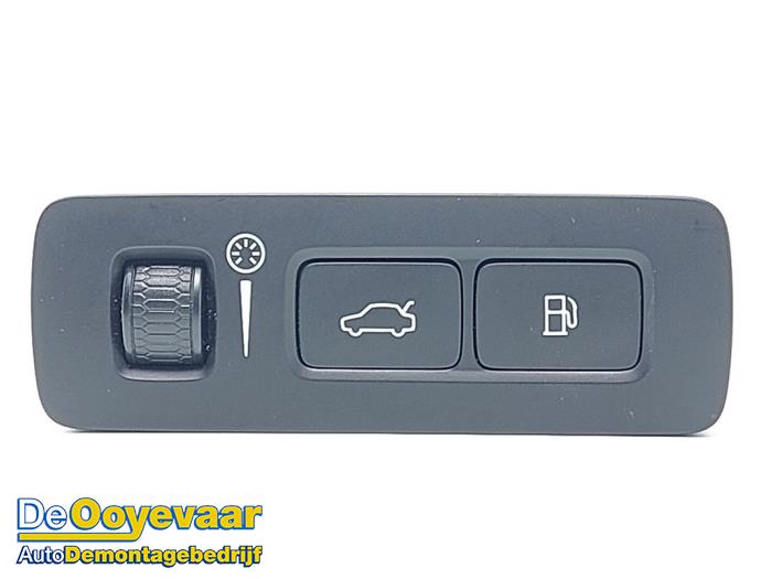 Używane Sciemniacz kokpitowy Volvo XC60 II (UZ) 2.0 T8 16V Recharge, Twin Engine AWD Cena € 19,99 Procedura marży oferowane przez Autodemontagebedrijf De Ooyevaar