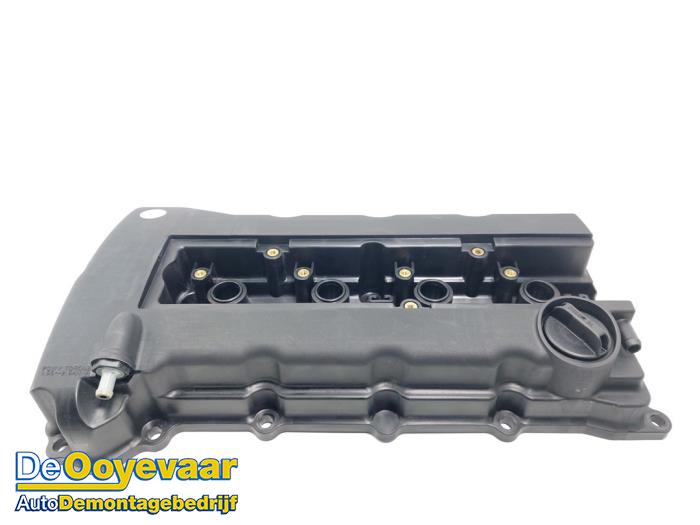 Ventildeckel van een Mitsubishi Outlander (GF/GG) 2.0 16V PHEV 4x4 2015