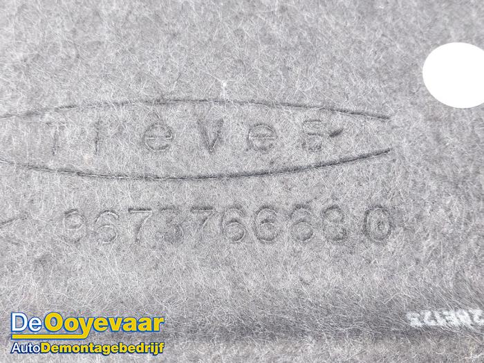 Hatthylla från en Peugeot 208 I (CA/CC/CK/CL) 1.4 16V 2012