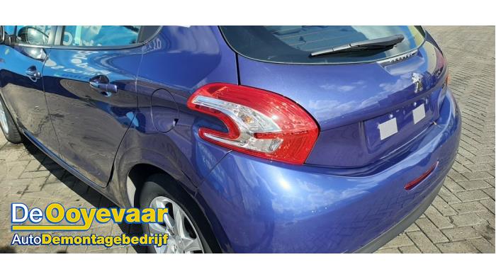 Baklykta, vänster från en Peugeot 208 I (CA/CC/CK/CL) 1.4 16V 2012