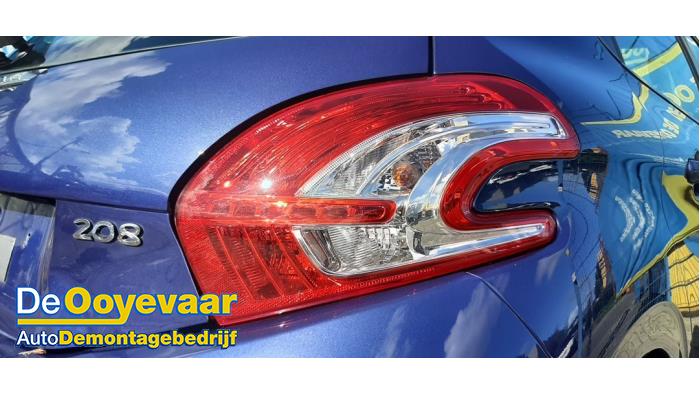 Baklykta, höger från en Peugeot 208 I (CA/CC/CK/CL) 1.4 16V 2012
