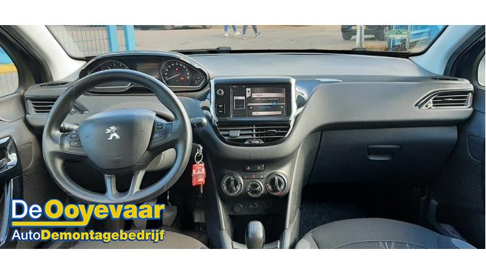 Airbag set + instrumentbräda från en Peugeot 208 I (CA/CC/CK/CL) 1.4 16V 2012