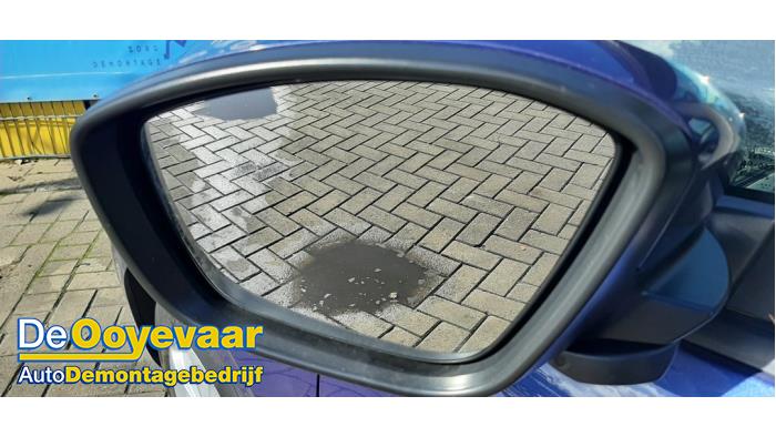 Skärmspegel, vänster från en Peugeot 208 I (CA/CC/CK/CL) 1.4 16V 2012