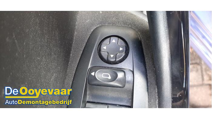 Skärmspegel, höger från en Peugeot 208 I (CA/CC/CK/CL) 1.4 16V 2012