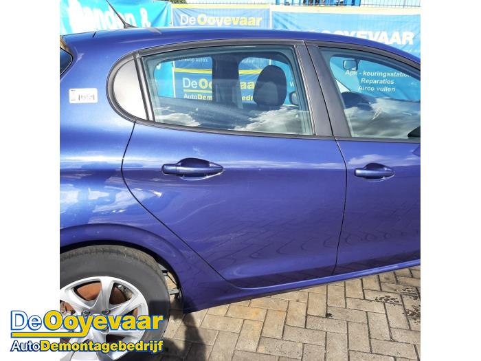 Bakdörr, 4-dörrars, höger från en Peugeot 208 I (CA/CC/CK/CL) 1.4 16V 2012