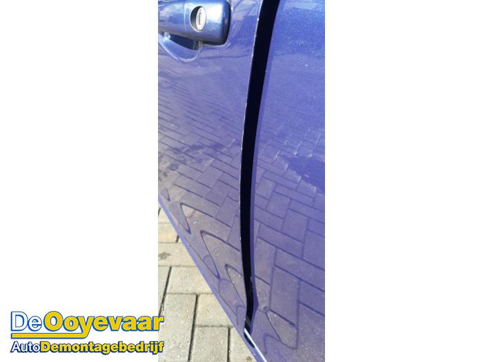 Dörr, 4-dörrars, vänster fram från en Peugeot 208 I (CA/CC/CK/CL) 1.4 16V 2012