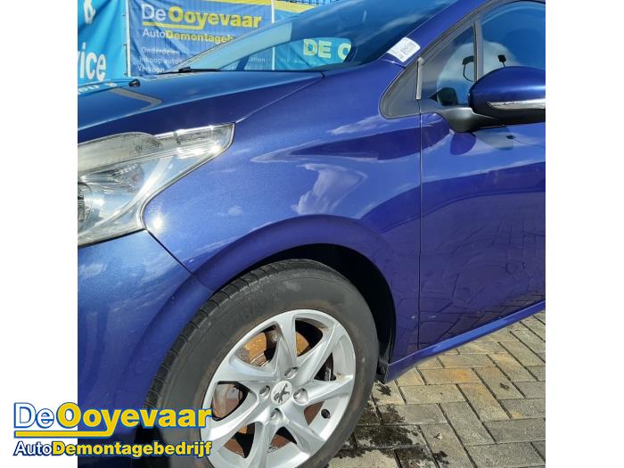 Framskärm, vänster från en Peugeot 208 I (CA/CC/CK/CL) 1.4 16V 2012