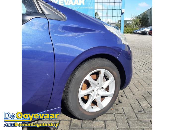 Framskärm, höger från en Peugeot 208 I (CA/CC/CK/CL) 1.4 16V 2012