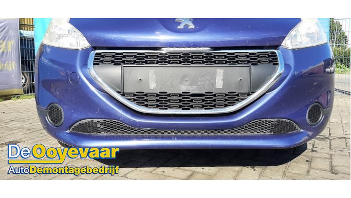 Främre stötfångare från en Peugeot 208 I (CA/CC/CK/CL) 1.4 16V 2012