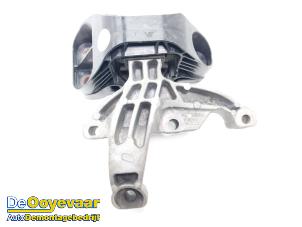 Usados Soporte de motor Renault Express 1.5 dCi 95 Precio € 75,00 Norma de margen ofrecido por Autodemontagebedrijf De Ooyevaar
