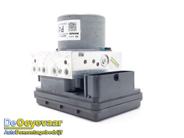 Begagnade ABS-pump Kia Stonic (YB) 1.0i T-GDi 12V Eco-Dynamics+ Pris € 49,99 Marginaltabell erbjuds av Autodemontagebedrijf De Ooyevaar