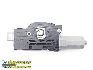 Silnik szyberdachu z Land Rover Range Rover Sport (L1) 3.0 V6 P460e 2024