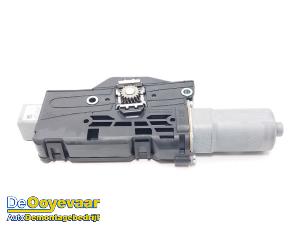 Silnik szyberdachu z Land Rover Range Rover Sport (L1) 3.0 V6 P460e 2024