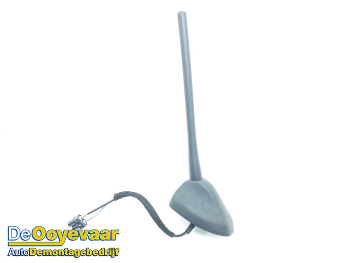 Używane Antena Ford Fiesta 7 1.0 EcoBoost 12V 100 Cena € 25,00 Procedura marży oferowane przez Autodemontagebedrijf De Ooyevaar