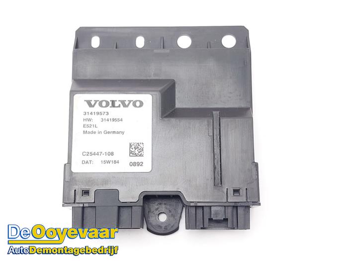 Używane Modul silnika tylnej klapy Volvo XC90 II 2.0 T8 16V Twin Engine AWD Cena € 299,99 Procedura marży oferowane przez Autodemontagebedrijf De Ooyevaar